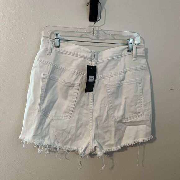 NWT White Distressed Denim Shorts - Picture 4 of 4